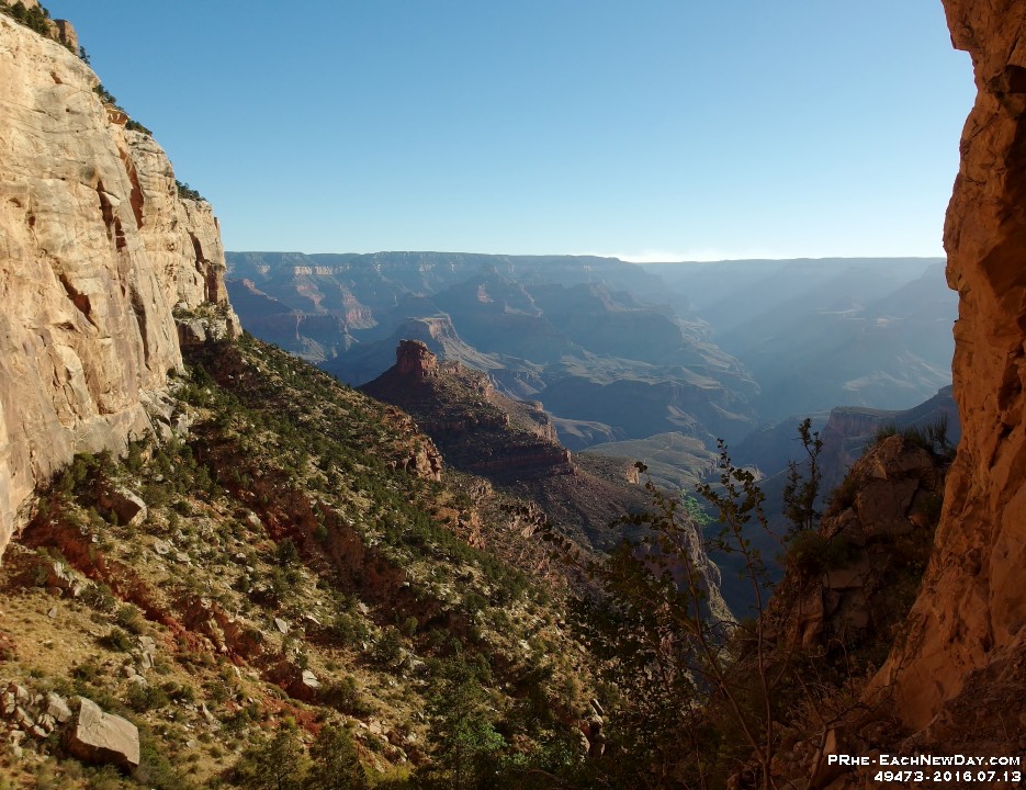 49473CrLeSh - Along Bright Angel Trail